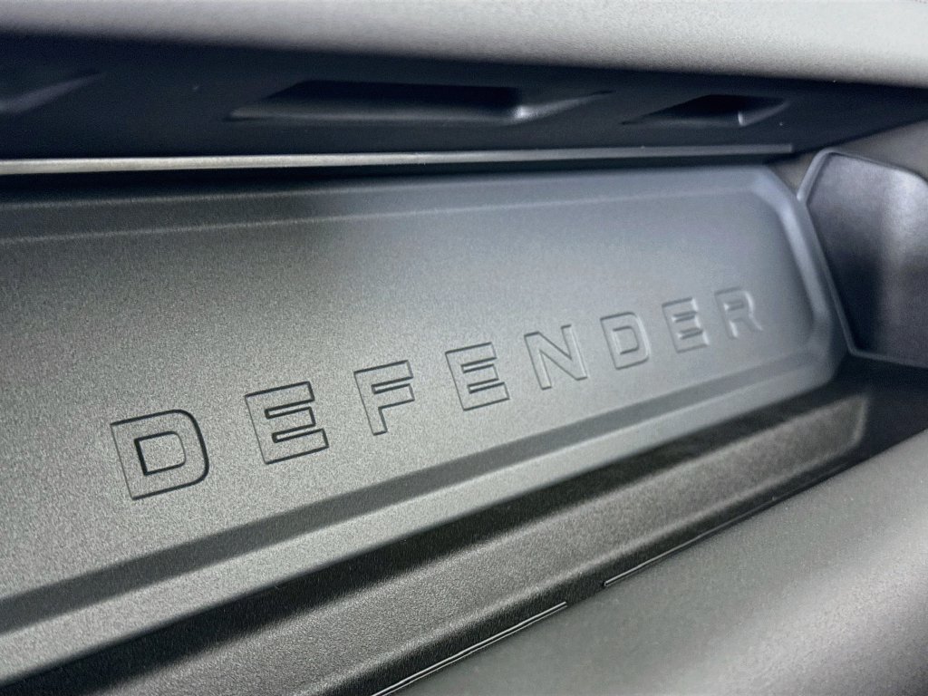 Used 2025 Land Rover Defender 110 X-Dynamic SE AWD/4WD image 20