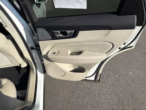 Used 2018 Volvo XC60 T8 Inscription w/ Luxury Seat Package image 33