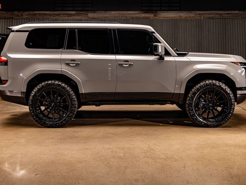 Used 2025 Lexus GX 550 image 11