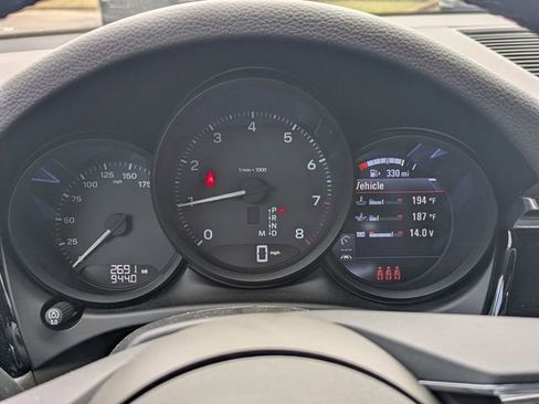 Used 2026 Porsche Macan AWD/4WD image 15