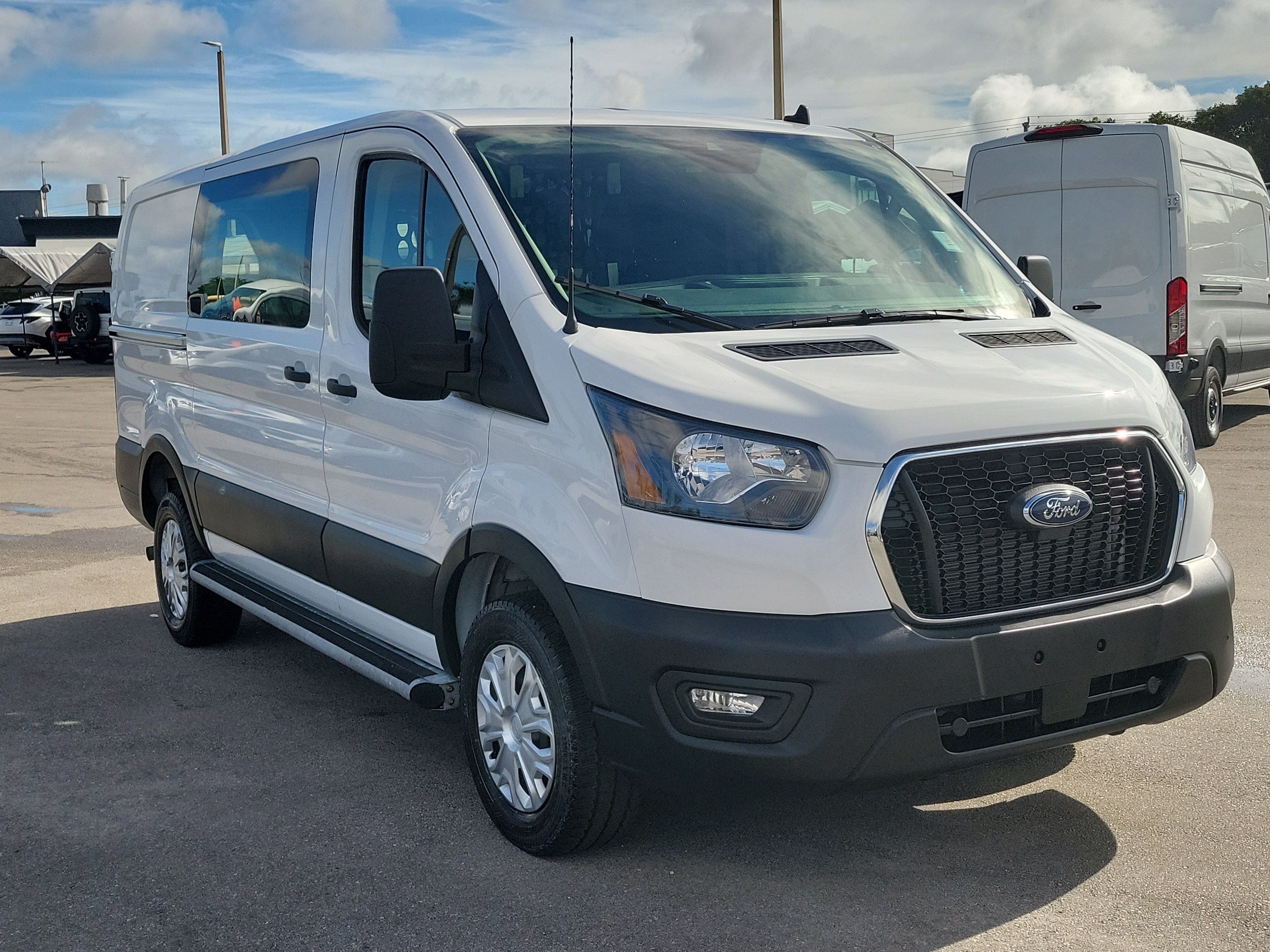 Used 2025 Ford Transit 250 Low Roof w/ Exterior Upgrade Package RWD image 3