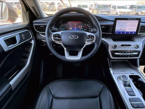 Used 2023 Ford Explorer XLT w/ Equipment Group 202A image 6