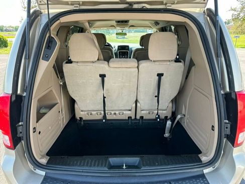 Used 2015 Dodge Grand Caravan SXT FWD image 12