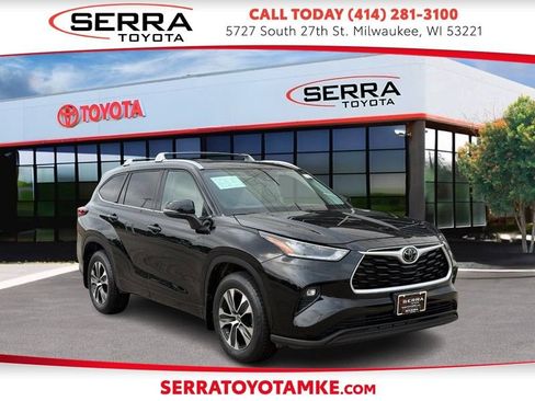 Used 2021 Toyota Highlander XLE AWD/4WD image 1