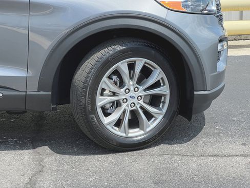 Used 2023 Ford Explorer XLT w/ Equipment Group 202A AWD/4WD image 23