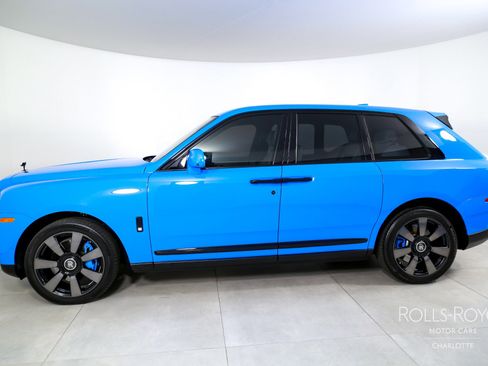 Used 2023 Rolls-Royce Cullinan image 3