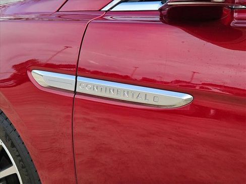 Used 2018 Lincoln Continental Select w/ Continental Climate Package image 10