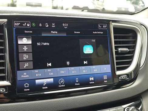 Used 2022 Chrysler Pacifica Touring-L w/ S Appearance Package FWD image 30