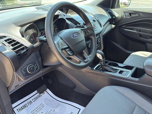 Used 2019 Ford Escape S image 9
