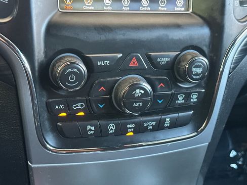 Used 2021 Jeep Grand Cherokee Laredo AWD/4WD image 22