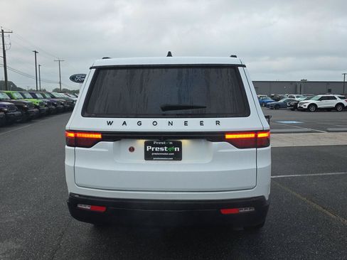 Used 2024 Jeep Wagoneer Series II w/ Convenience Group I AWD/4WD image 8