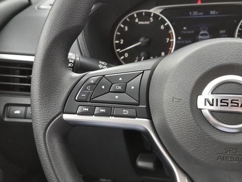 Used 2022 Nissan Altima 2.5 SV FWD image 12