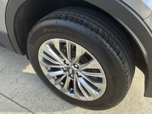 Used 2024 Cadillac XT4 Premium Luxury image 10