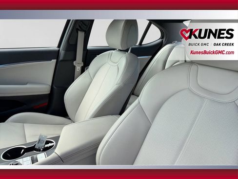 Used 2025 Genesis G70 2.5T AWD/4WD image 18