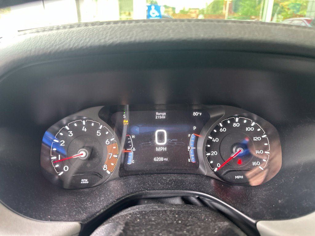 Used 2025 Jeep Compass Limited w/ Sun & Sound Group AWD/4WD image 13