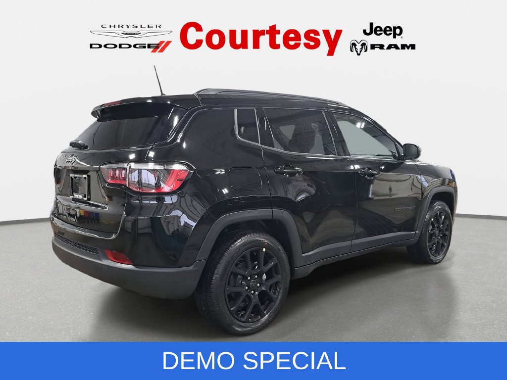 New 2026 Jeep Compass Latitude AWD/4WD image 3