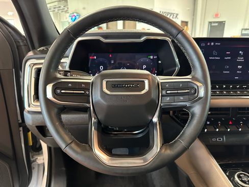 Used 2024 GMC Canyon Denali AWD/4WD image 17