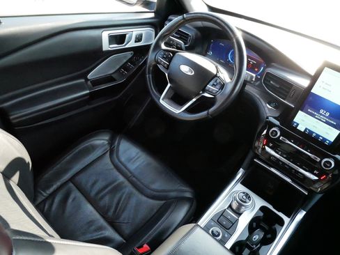 Used 2021 Ford Explorer Platinum image 9