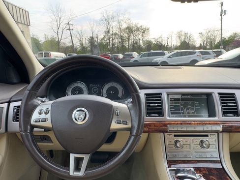 Used 2009 Jaguar XF Luxury image 16