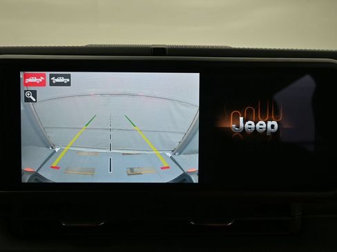 Used 2025 Jeep Gladiator Mojave AWD/4WD image 21