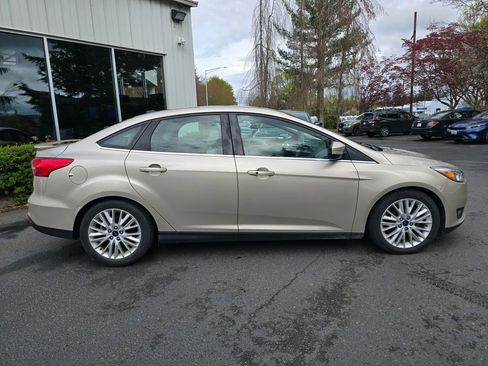 Used 2018 Ford Focus Titanium image 3