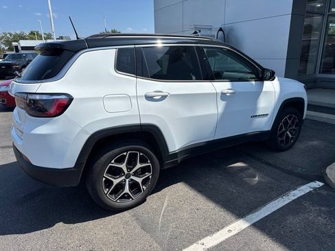 Used 2026 Jeep Compass Limited AWD/4WD image 9