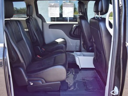 Used 2019 Dodge Grand Caravan SXT FWD image 37