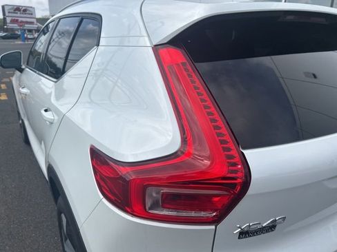 Certified 2025 Volvo XC40 B5 Plus image 10