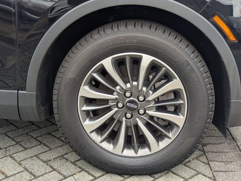 Certified 2022 Lincoln Nautilus FWD w/ Premium Package image 11