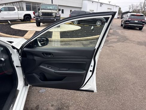 Used 2024 Nissan Altima 2.5 S image 27