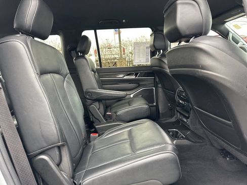 Used 2022 Jeep Wagoneer Series III w/ Flexible Seating Group AWD/4WD image 32