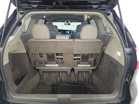 Used 2017 Toyota Sienna XLE image 32