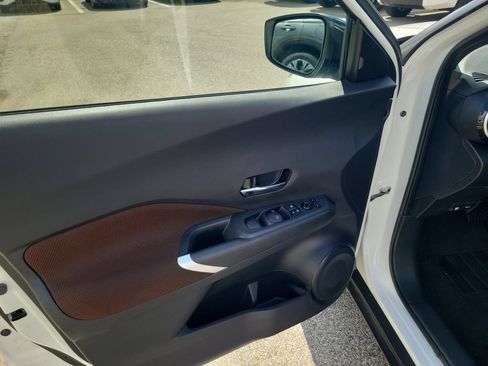 Used 2024 Nissan Kicks SR FWD image 18
