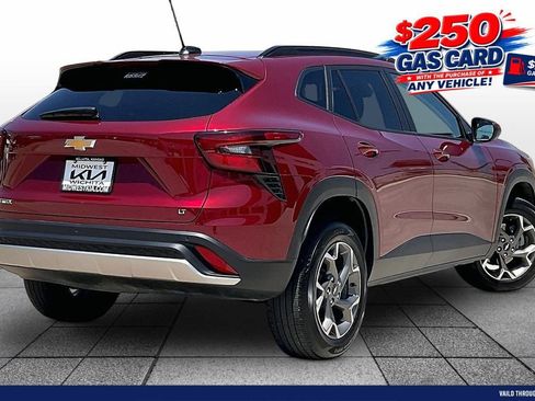 Used 2025 Chevrolet Trax LT w/ Driver Confidence Package FWD image 13