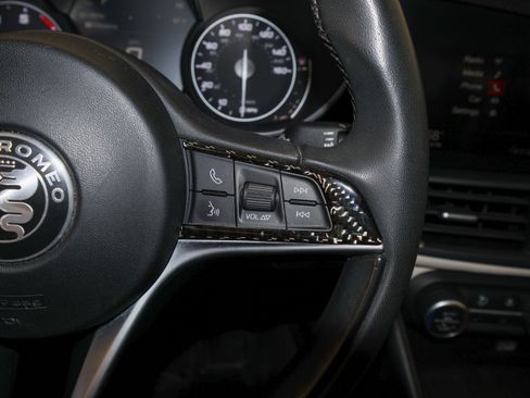 Used 2019 Alfa Romeo Giulia Ti AWD/4WD image 33