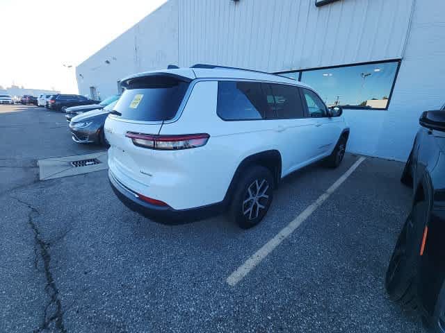 Used 2023 Jeep Grand Cherokee L Limited AWD/4WD image 10