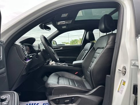 Used 2024 Volkswagen Atlas Cross Sport SEL R-Line AWD/4WD image 8