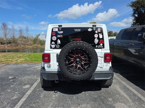 Used 2018 Jeep Wrangler Unlimited Sahara image 4