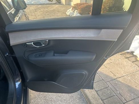 Used 2025 Volvo XC90 B6 Plus image 12