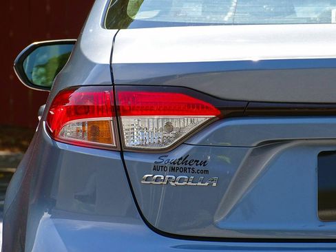 Used 2021 Toyota Corolla LE w/ Carpet Mat Package (TMS) FWD image 15