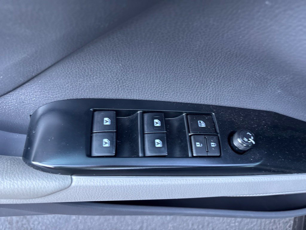 Used 2019 Toyota Camry SE w/ Convenience Package FWD image 15