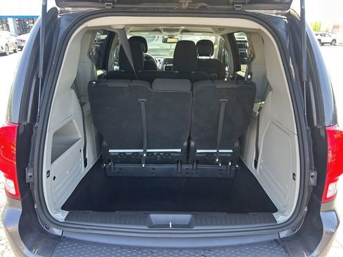 Used 2020 Dodge Grand Caravan SE w/ UConnect Hands-Free Group FWD image 28
