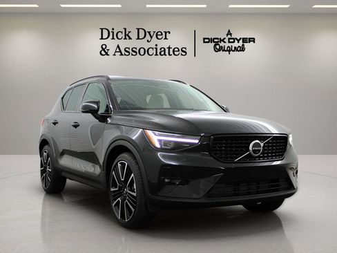 New 2026 Volvo XC40 B5 Ultra w/ Protection Package Premier image 12