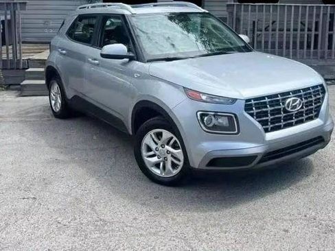 Used 2020 Hyundai Venue SEL FWD image 2