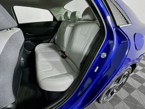 Used 2023 Hyundai Elantra Limited image 26