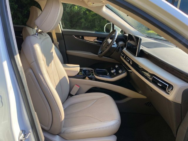 Used 2022 Lincoln Nautilus Reserve w/ Equipment Group 201A FWD image 36