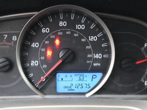 Used 2015 Toyota RAV4 LE image 14