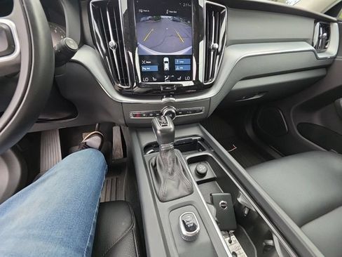 Used 2018 Volvo XC60 T5 Momentum w/ Vision Package AWD/4WD image 20