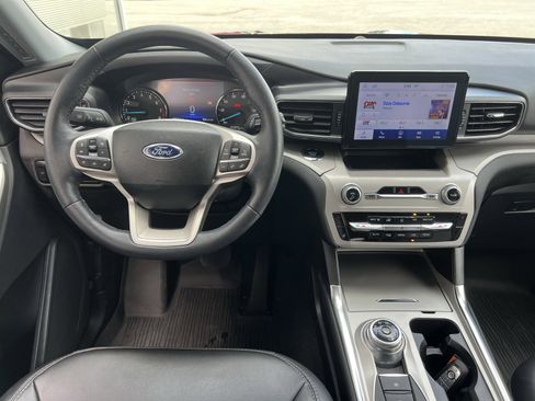 Used 2023 Ford Explorer XLT w/ Equipment Group 202A image 18