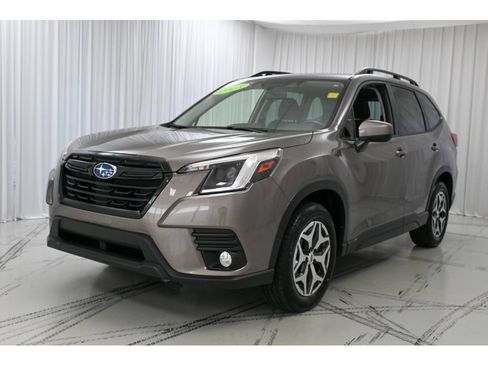 Used 2023 Subaru Forester Premium AWD/4WD image 4